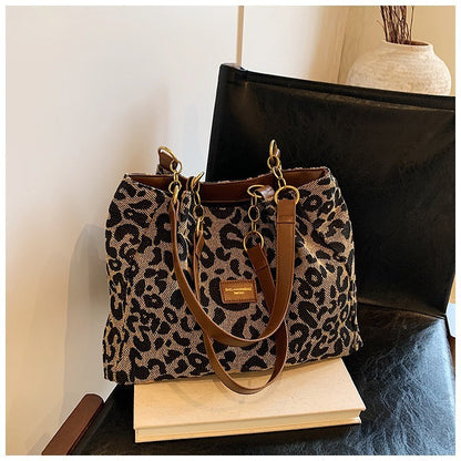 Sac cabas femme à imprimé léopard
